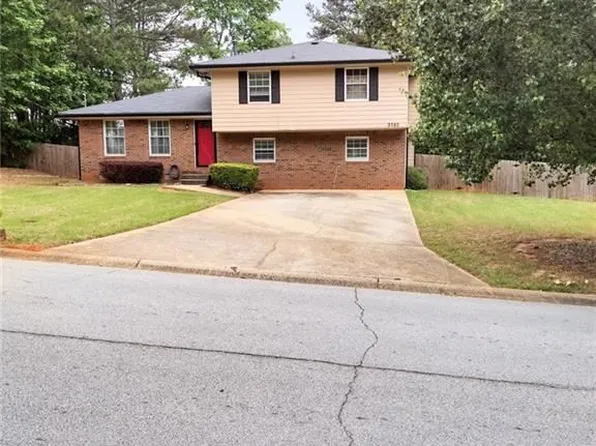 3750 George Washington Dr, Ellenwood, GA 30294