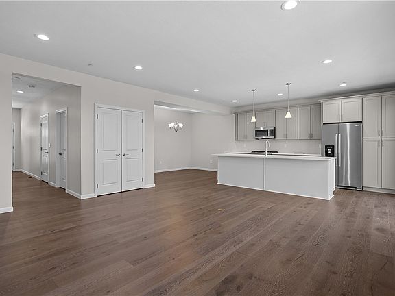 2nd image of 413 Walnut Ct