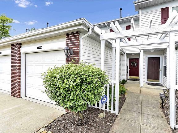3rd image of 6744 Rockridge Ct