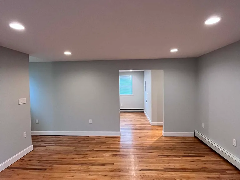 340 Maple St #2 — Photo 16