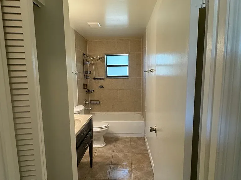 62 Teak Loop — Photo 3