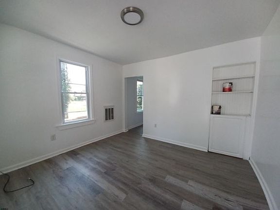 3rd image of 102 Houston Ave