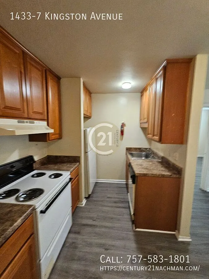 Property MUST be physically viewed before filling out an application. — Photo 4