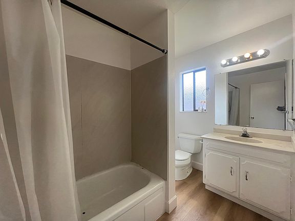 2nd image of 1042 Grand Ave #4