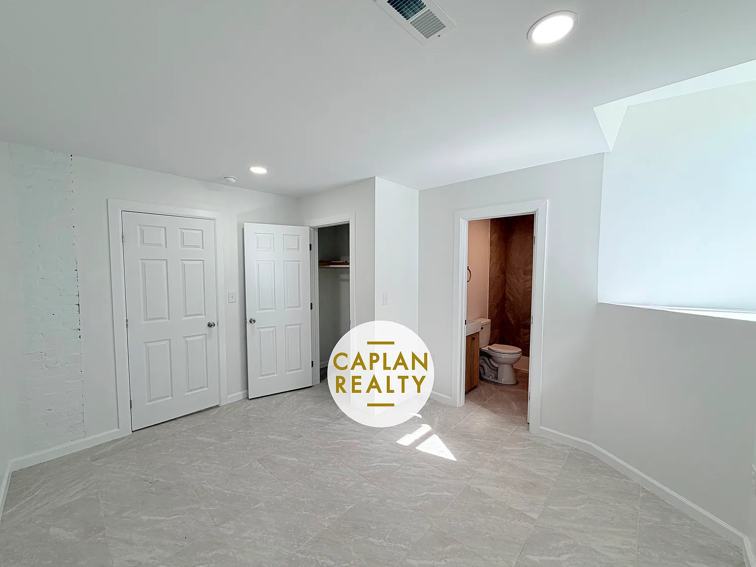 2 bed, 1000 sqft, $1,895 — Photo 4