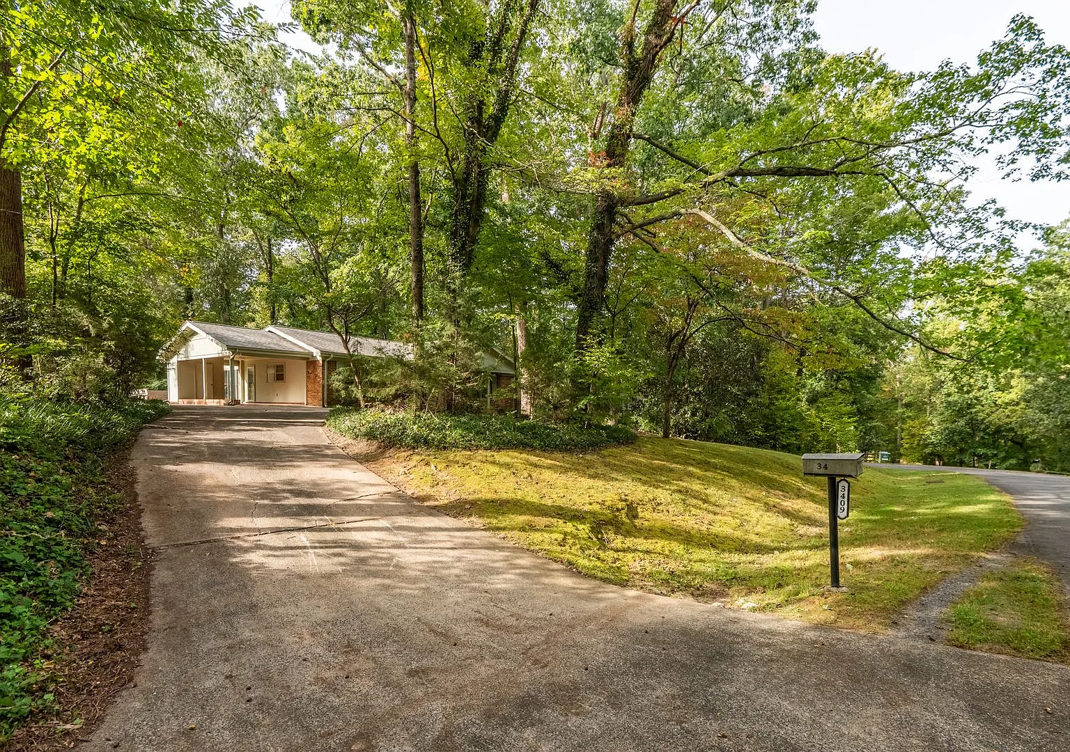 Charming 3BR/2BA Near Duke University — Photo 4