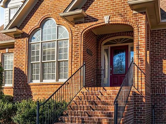 5th image of 7524 Surrey Ln