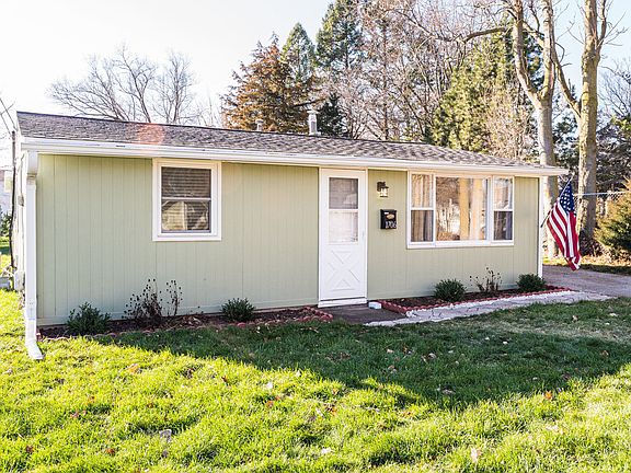 2nd image of 1706 Earl Ct