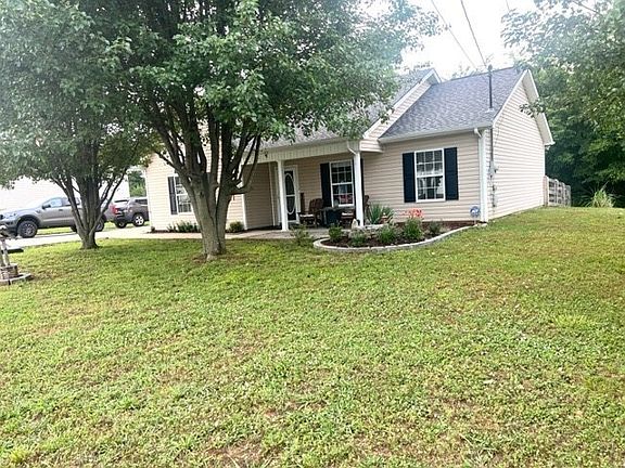 2nd image of 302 Cottonwood Dr