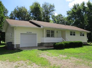 18 N Oregon St, Oswego, KS 67356