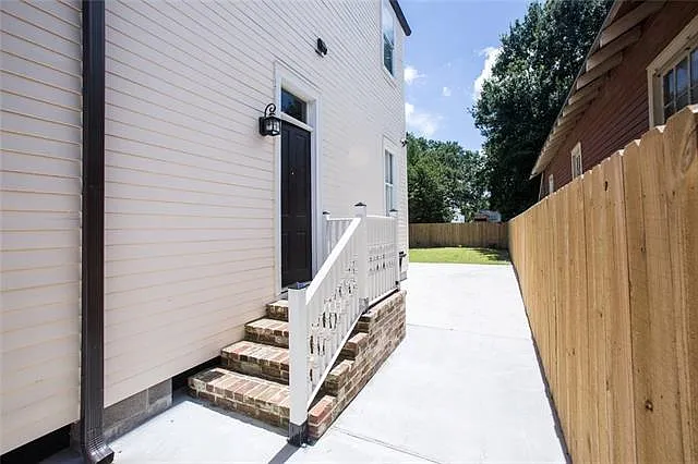 8118 Belfast St — Photo 16