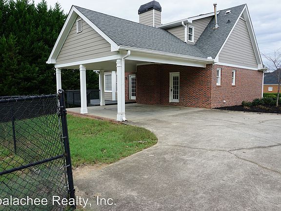 4th image of 708 Overlook Dr