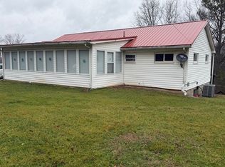 1084 Cottageville Rd, Cottageville, WV 25239