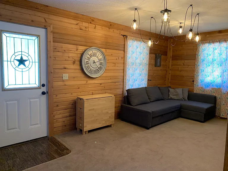 1102 Maple Dr — Photo 9