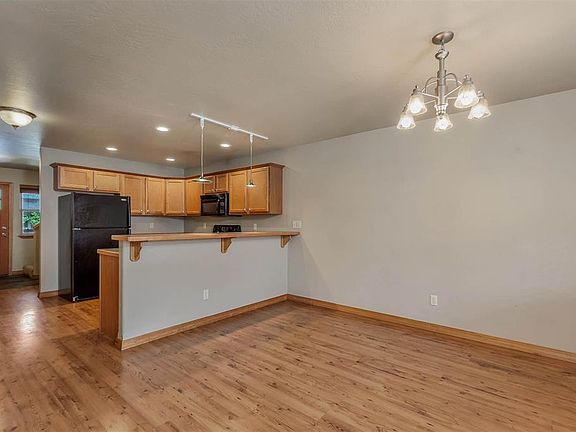 5th image of 2953 N 27th Ave APT 16