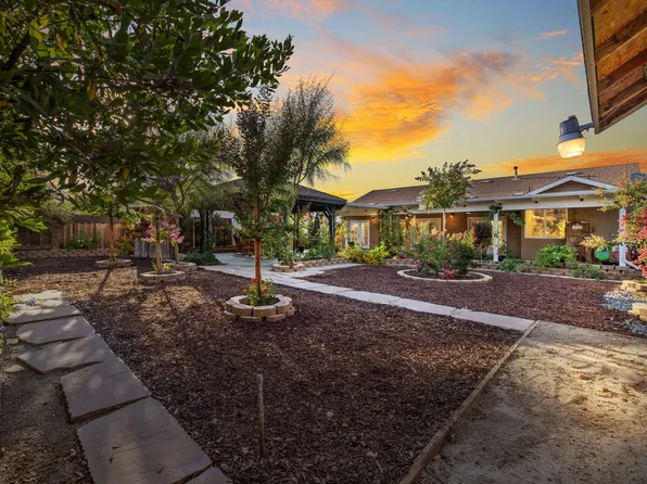 517 Yokut Court, Woodlake, CA 93286