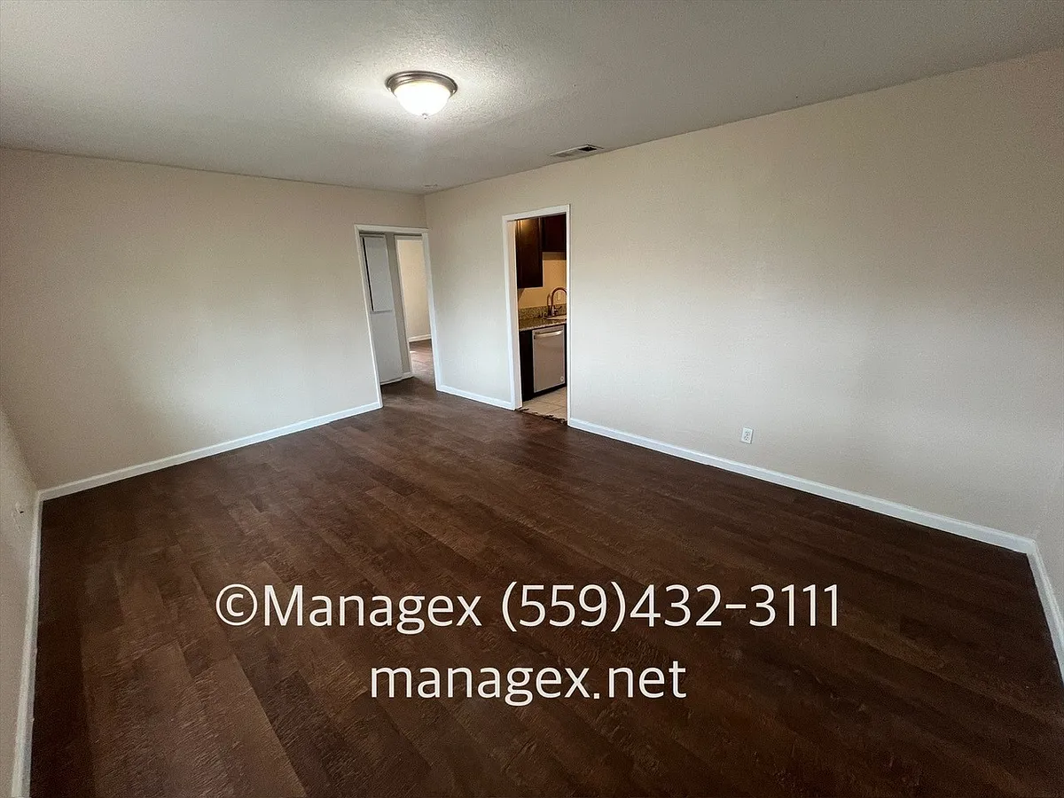Building Photo - 2631 E Ashlan Ave