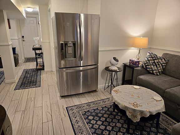 5th image of 619 Irving St NW