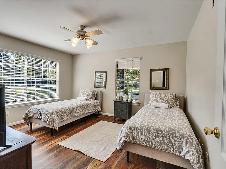 8402 Matthews Ln — Photo 23