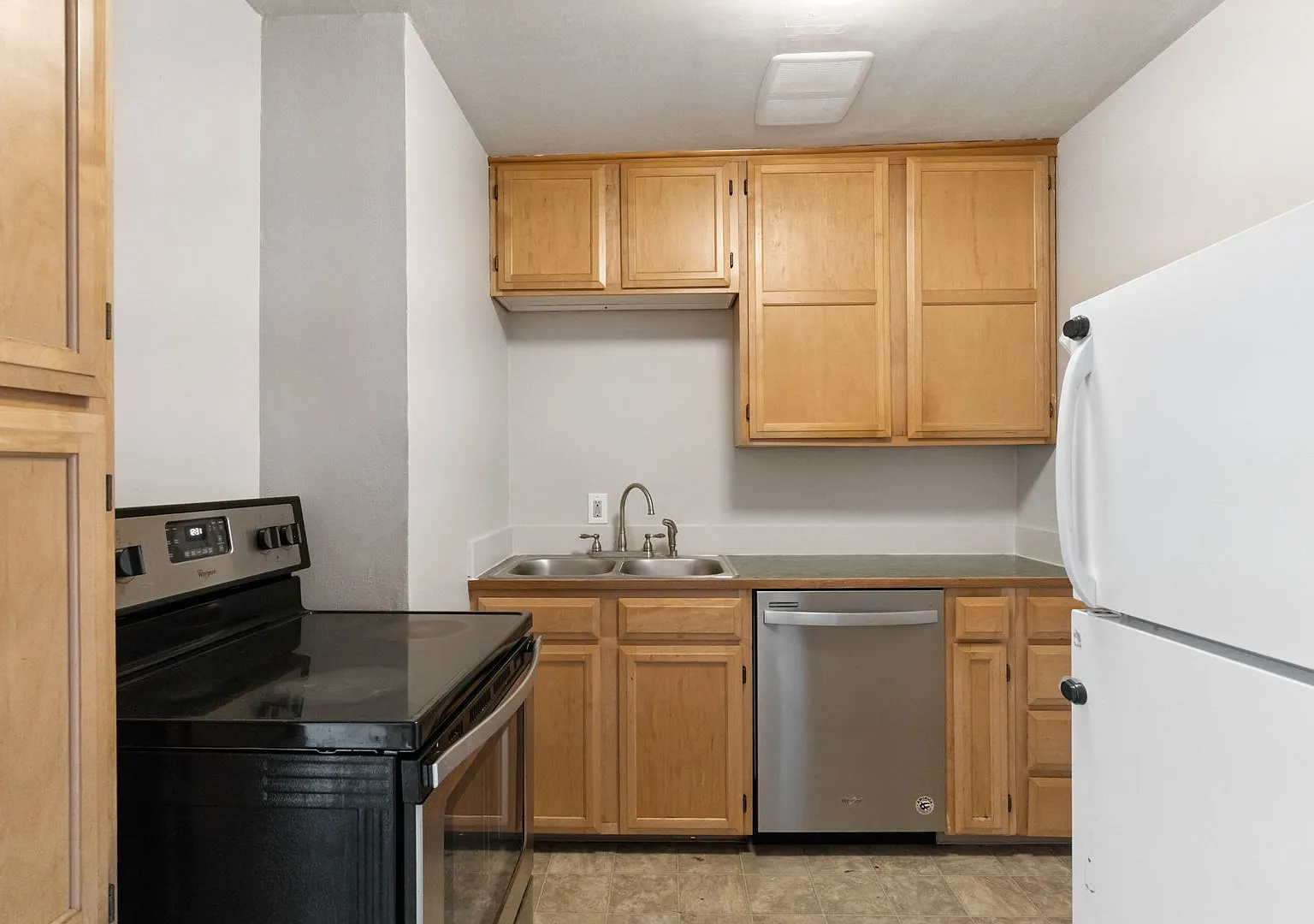 426 Basin St NW 1 Unit + 1 Com — Photo 4