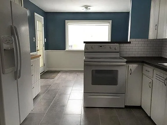 3 bed, 1200 sqft, $1,950 — Photo 2