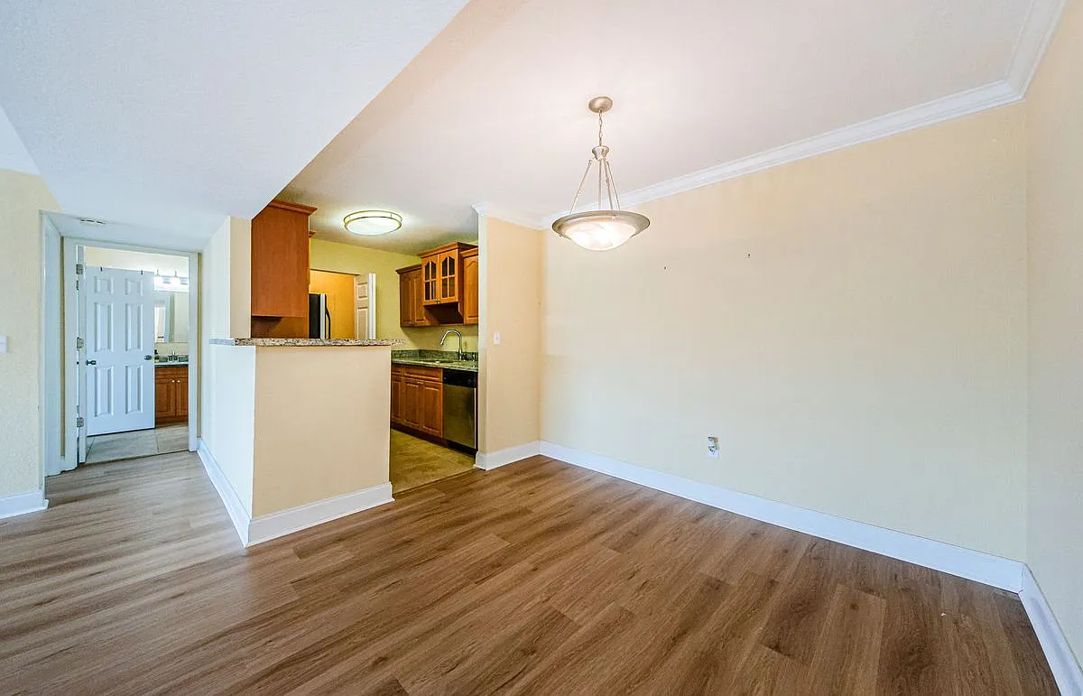 1 bed, 1.0 bath, 705 sqft, $1,425 — Photo 4