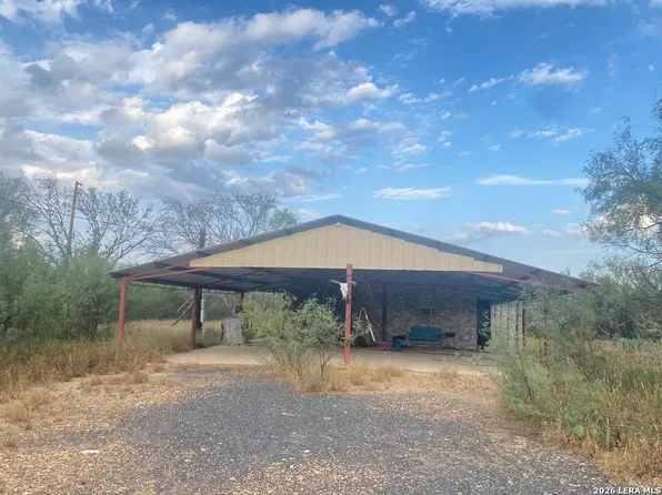 3699 HWY 85, Carrizo Springs, TX 78834