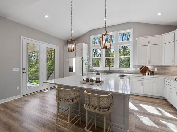 7511 Donegal Dr, Miami Township, OH 45233
