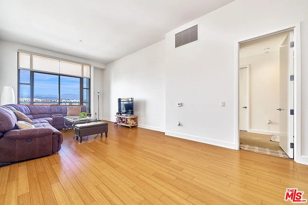 2 bed, 2.0 bath, 1690 sqft, $3,800 — Photo 3