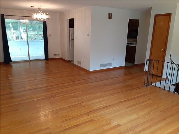4th image of 3433 Macintyre Dr