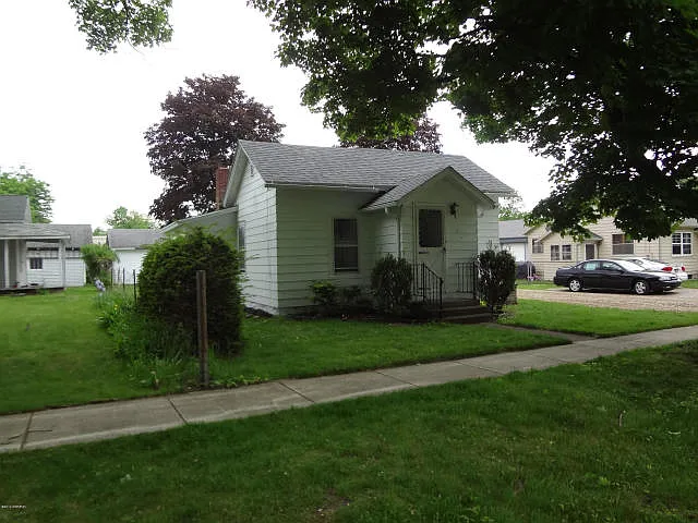 128 S Avenue A photo 1