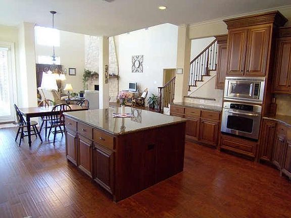 5th image of 180 Crown Colony Dr