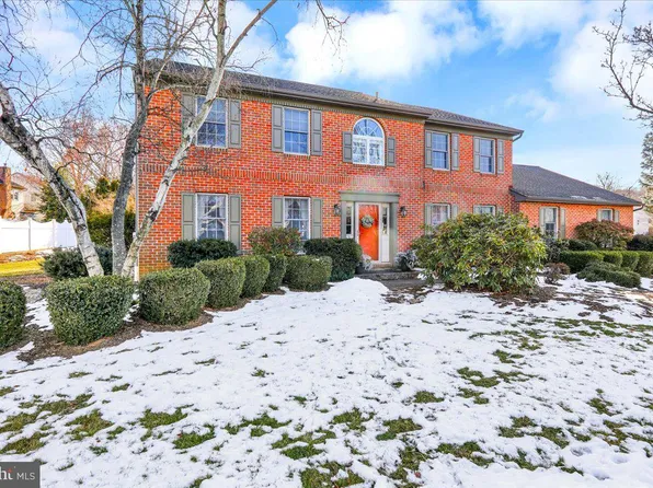 8 Park Place Dr, Sinking Spring, PA 19608