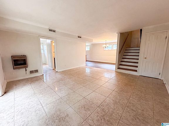 3rd image of 325 19th Court Cir NE