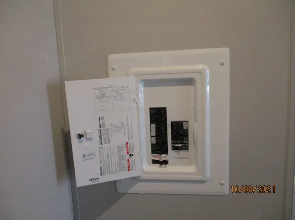 913 Moss Ave, Union City, IN 47390