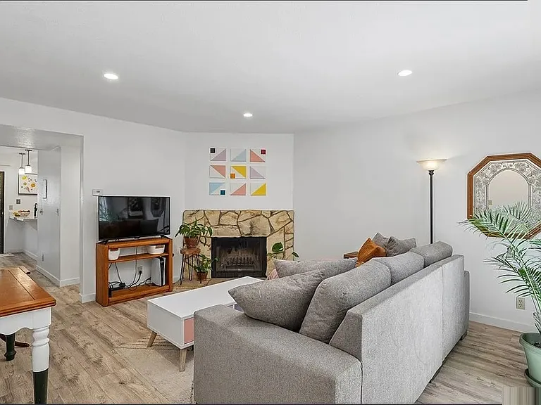 3335 Broad St — Photo 2