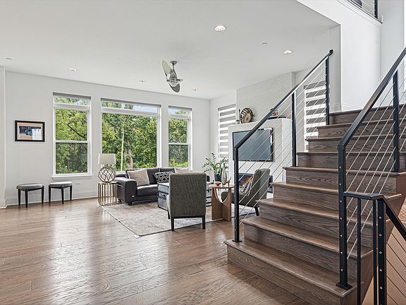 3rd image of 456 Woodland Chase Ln