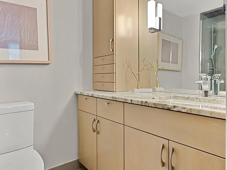 600 W Brown St #109 — Photo 17