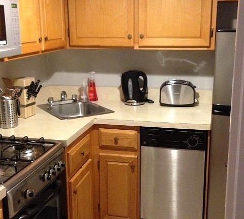 3rd image of 107 W 69th St APT 2B