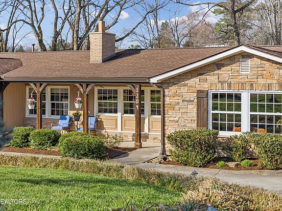 3rd image of 1204 Huntington Rd