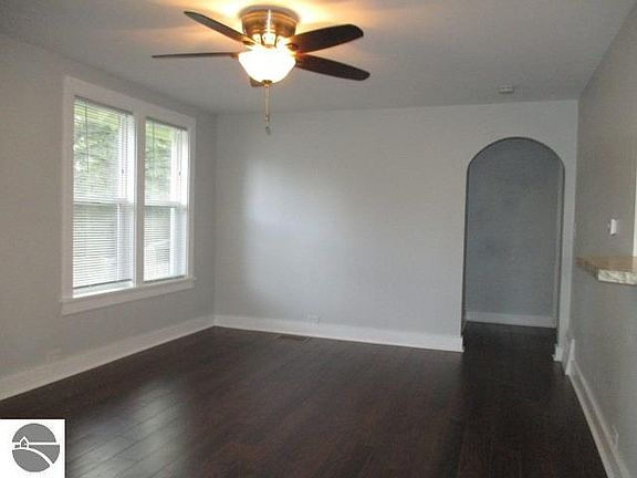 4th image of 715 N Court Ave