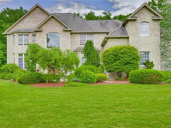 4th image of 12 Grist Mill Ct