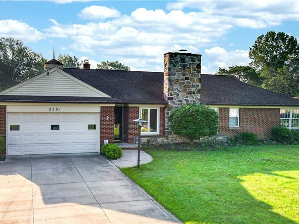 2251 Pine Ridge Dr, Wickliffe, OH 44092