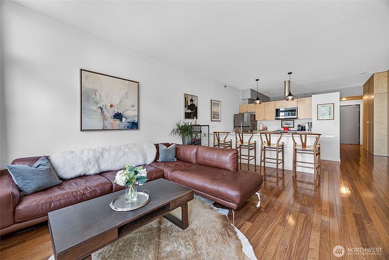 4th image of 2717 Western Avenue #5002