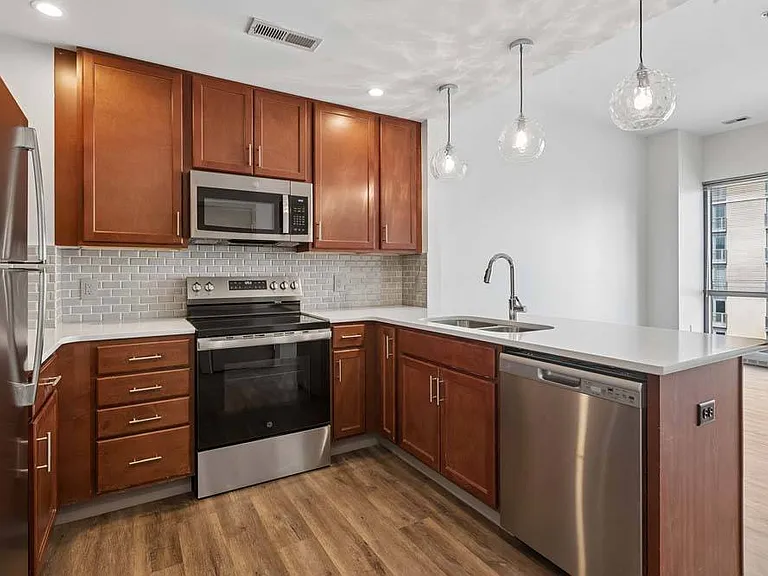 Midtown Crossing Apartments — Photo 86