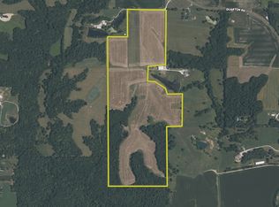 12140 Country Loop Rd, Palmyra, IL 62674