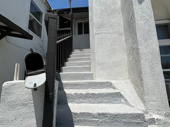 2nd image of 917 S Leonard Pl