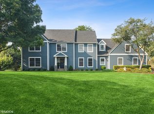 10 Westwind Ct, Hawthorn Woods, IL 60047