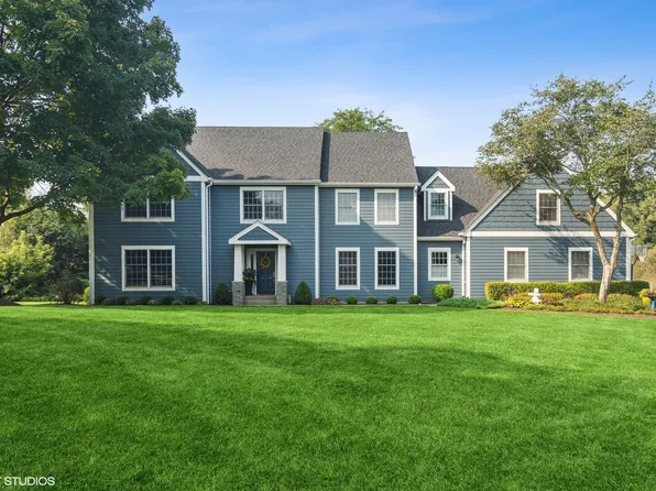 10 Westwind Ct, Hawthorn Woods, IL 60047