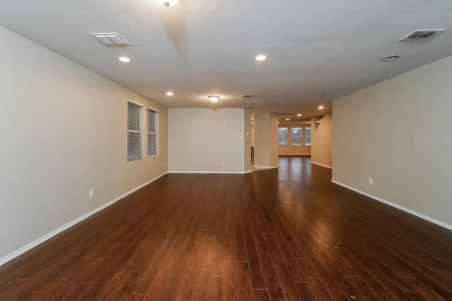 5 bed, 4.0 bath, 4184 sqft, $3,249 — Photo 2